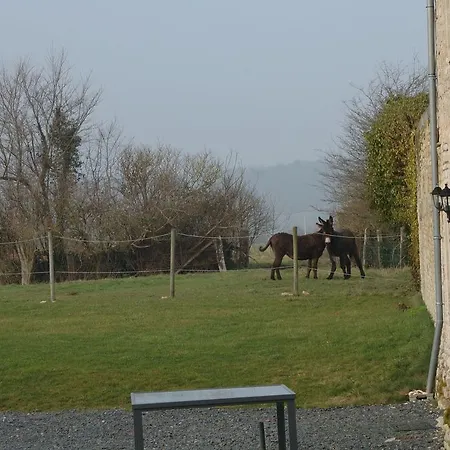 Vakantiehuis Cozy Farmhouse In Maisons With Fireplace Isigny-sur-Mer