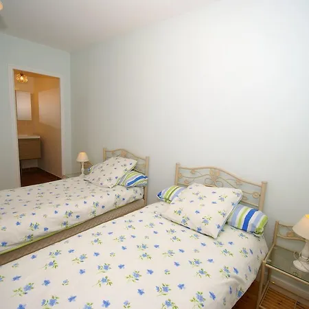 Vakantiehuis Cozy Farmhouse In Maisons With Fireplace *