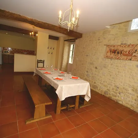 Cozy Farmhouse In Maisons With Fireplace Vakantiehuis