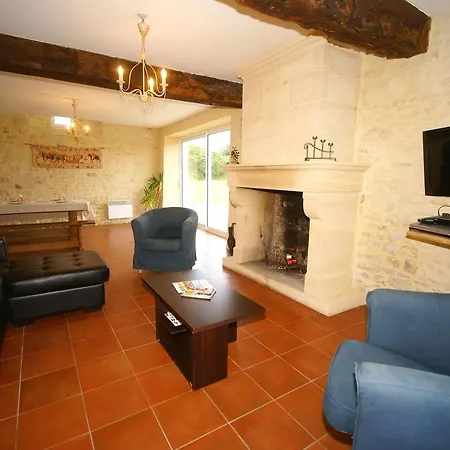 Vakantiehuis Cozy Farmhouse In Maisons With Fireplace *
